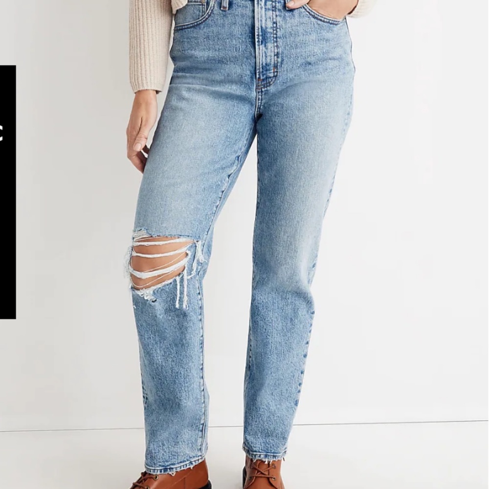 The Petite Curvy Perfect Vintage Straight Jean in Kingsbury Wash: Ripped Knee Ed